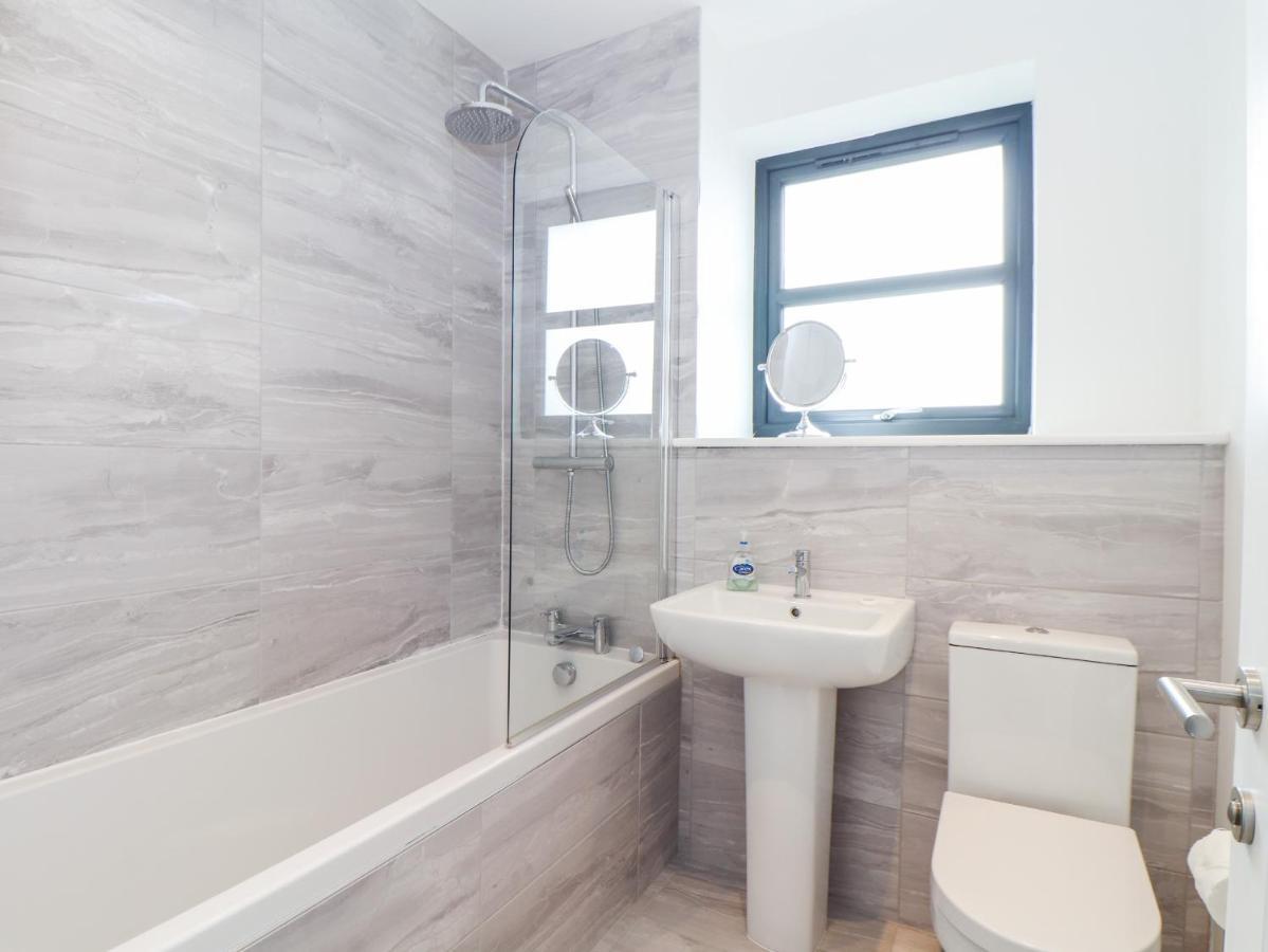 1 Queensway Gardens ヘイル エクステリア 写真